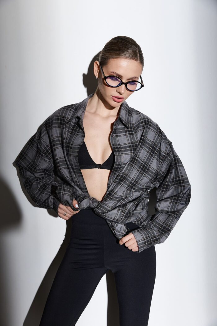 IMG_2229 Сорочка жіноча у клітинку з необробленим краєм графіт Фото - 4
