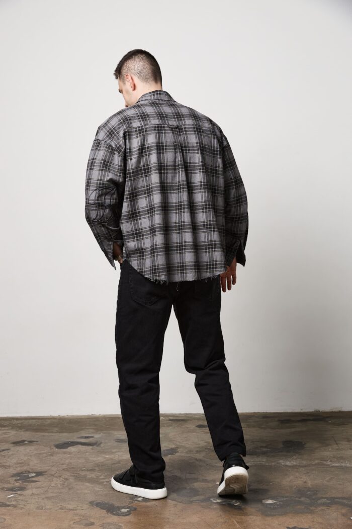 Сорочка чоловіча у клітинку з необробленим краєм графіт Фото - 5