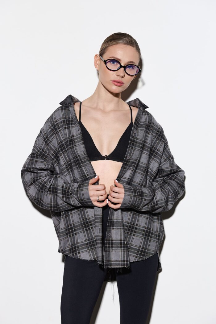 Сорочка жіноча у клітинку з необробленим краєм графіт Фото - 5