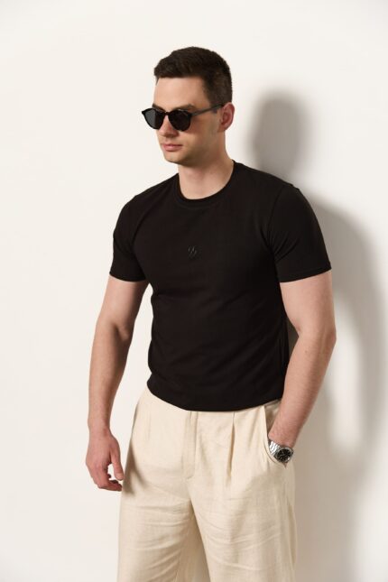 Футболка приталена чоловіча чорна