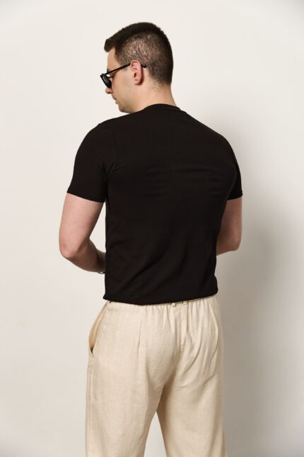 Футболка приталена чоловіча чорна