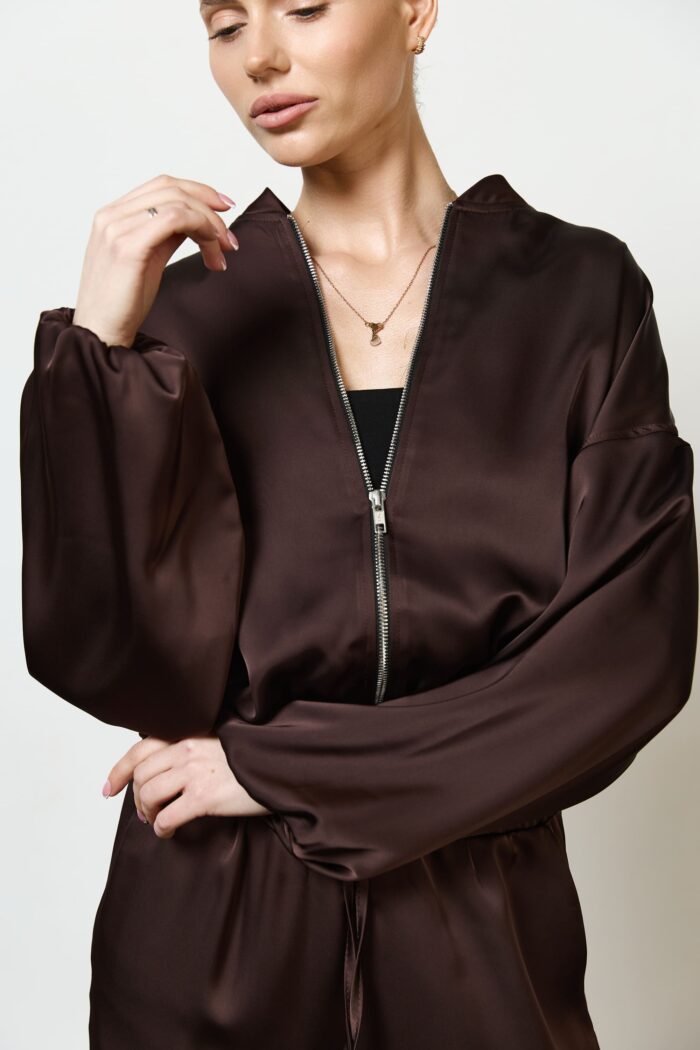 Костюм бомбер з сатину на блискавці шоколад Фото - 4