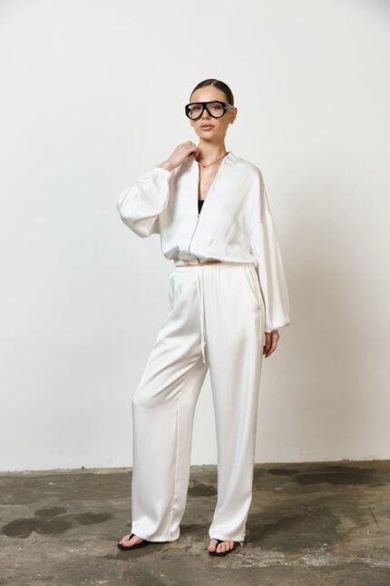 Костюм бомбер з сатину на блискавці молочний