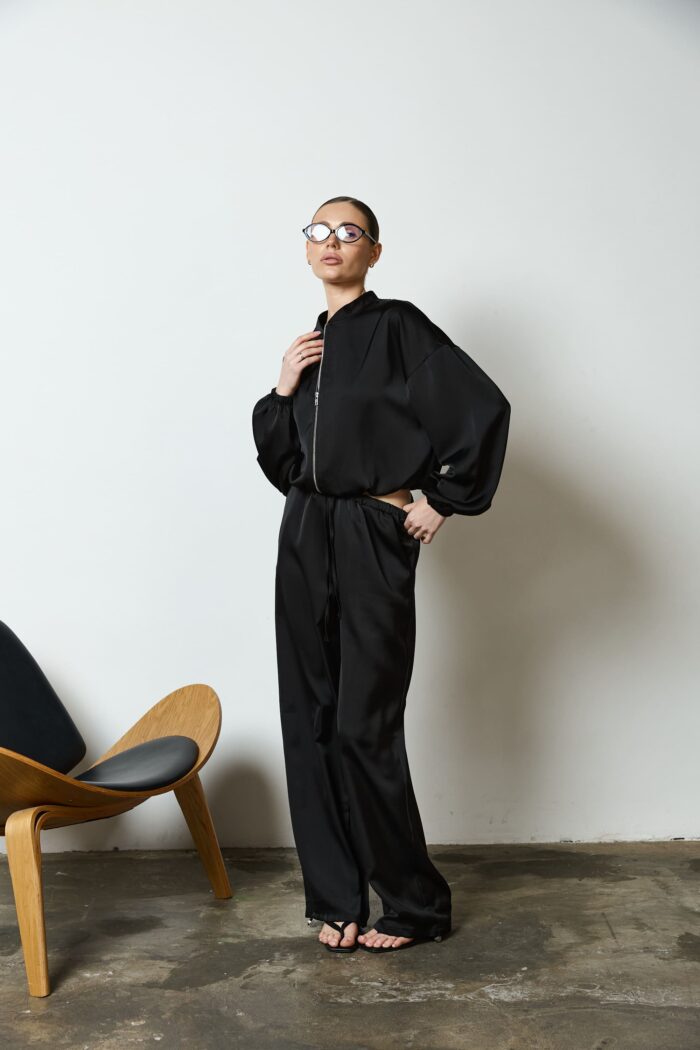 Костюм бомбер з сатину на блискавці чорний Фото - 1