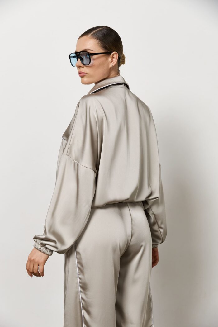 Костюм з сатину на блискавці жіночий сірий Фото - 3