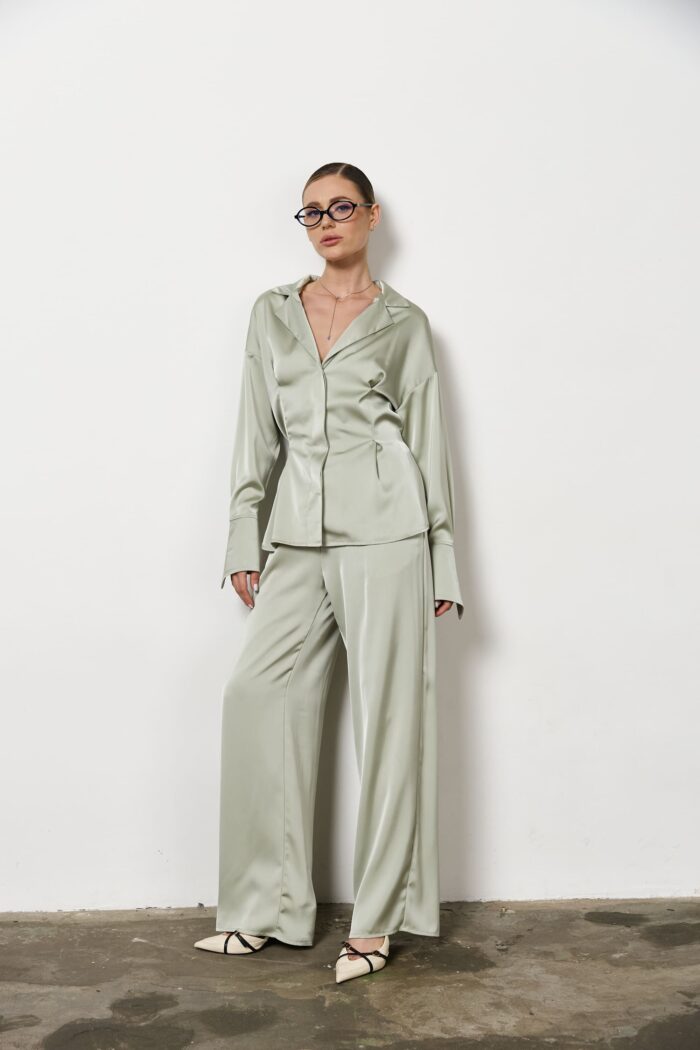 Сорочка сатин приталена на ґудзиках жіноча олива Фото - 4