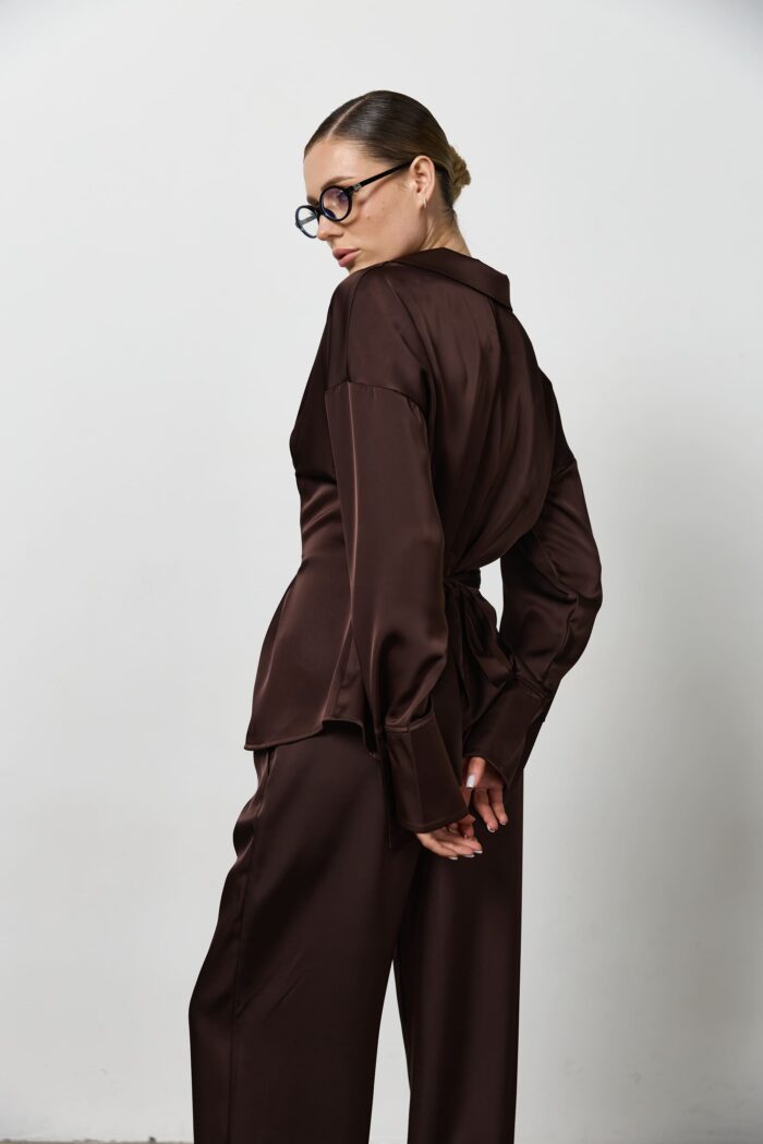 Сорочка сатин приталена на ґудзиках жіноча шоколад Фото - 2