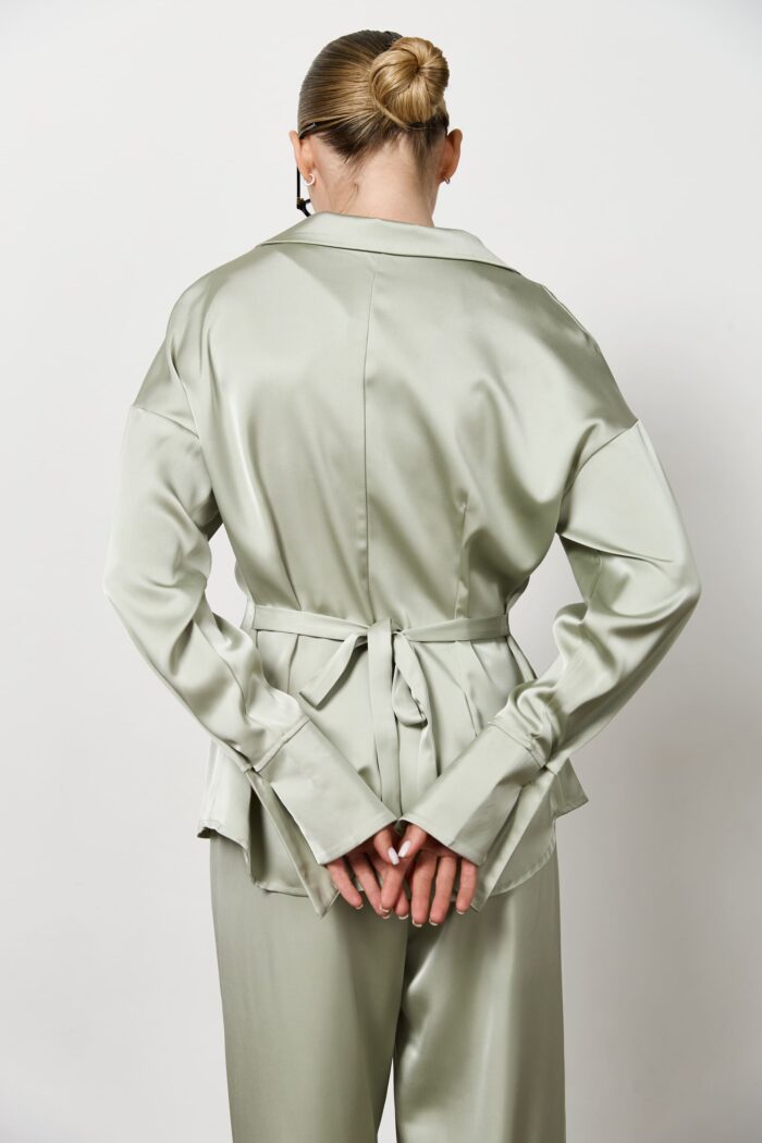 Сорочка сатин приталена на ґудзиках жіноча олива Фото - 2