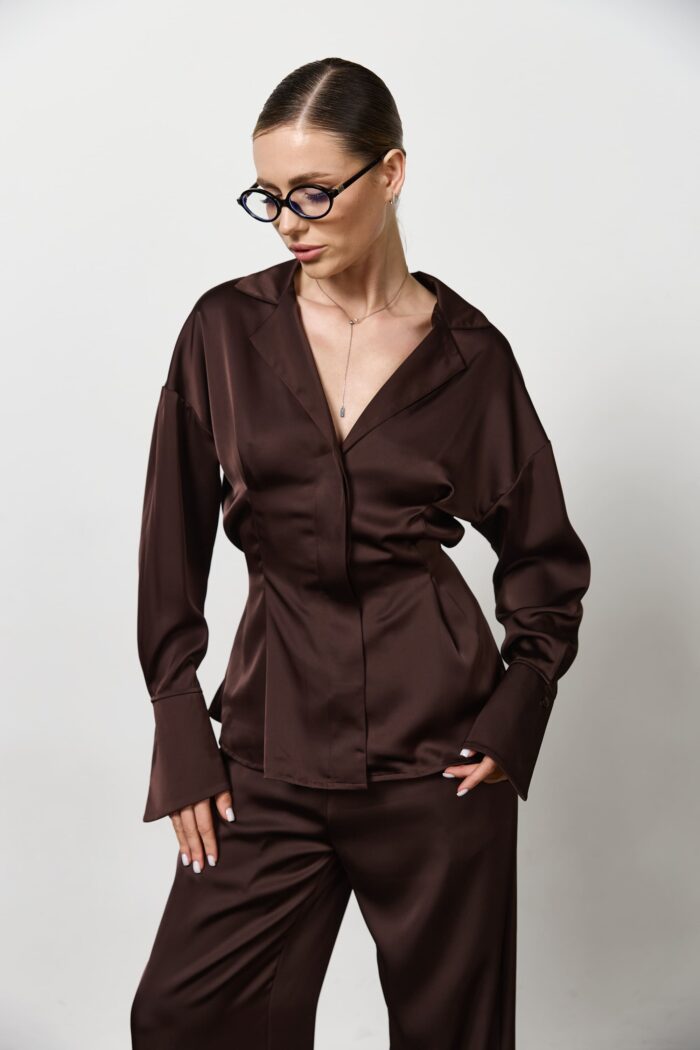 Сорочка сатин приталена на ґудзиках жіноча шоколад Фото - 1
